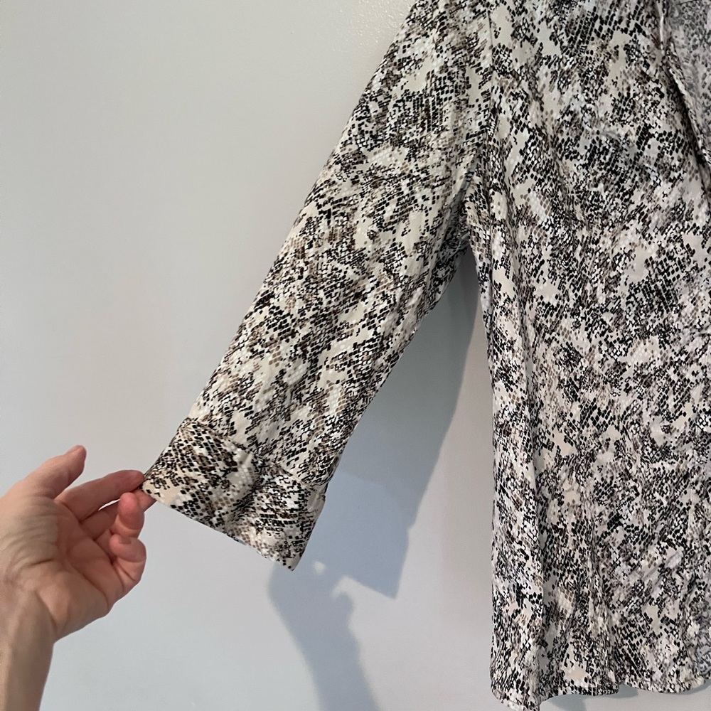 Dana Buchman Animal Print Button-Down Top – Size L 🐆 - Picture 6 of 7